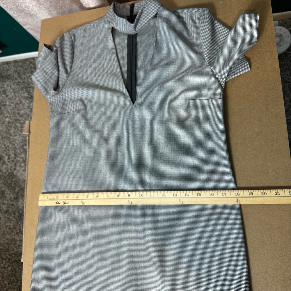 Zara Dress V-Neck Chocker Cutout Neckline Short Sleeve Micro Houndstooth Pattern - Picture 7 of 10
